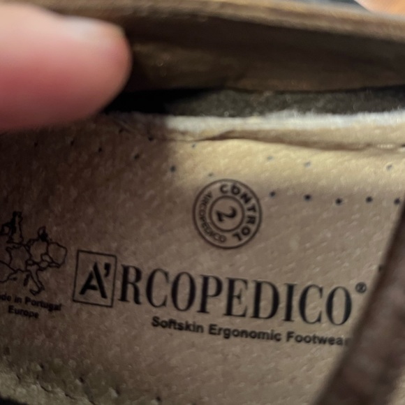 NWOT A’RCOPEDICO Soft skin Ergonomic Foot Wear Gold Shimmering Flats !! - Picture 4 of 9